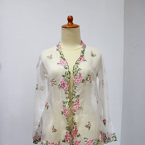 Kebaya Antik Putih - Embroidery Pink & Hijau
